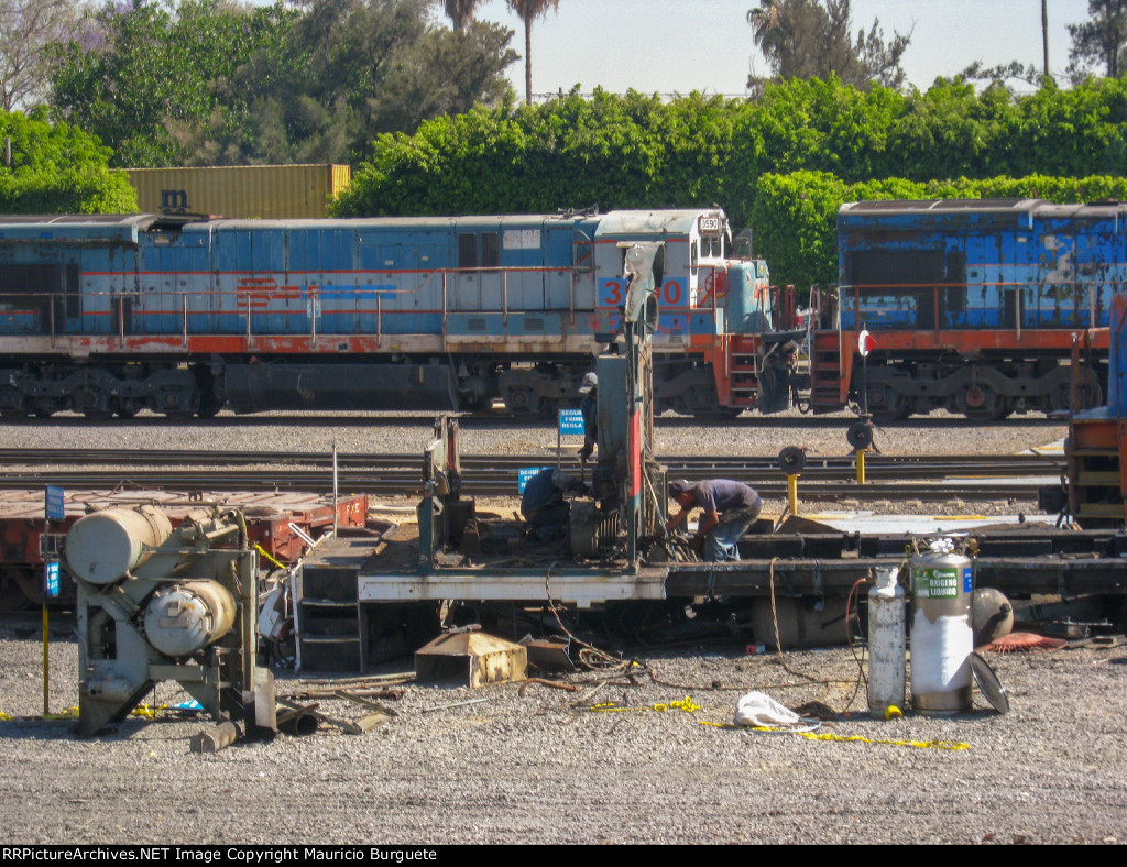 FXE SW10 Locomotives being scrapped